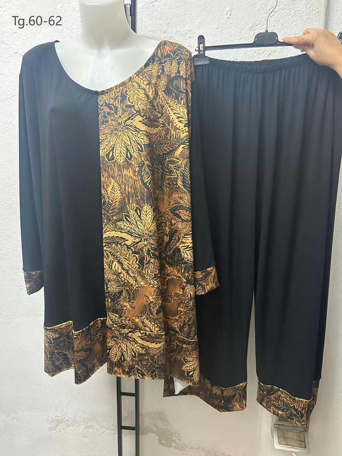 Kostuum Art.nr. 197 Maat 60-66+